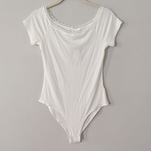 Self Esteem Womens Ribbed Bodysuit MEDIUM Lace Trim Stretch‎ White Short Sleeve